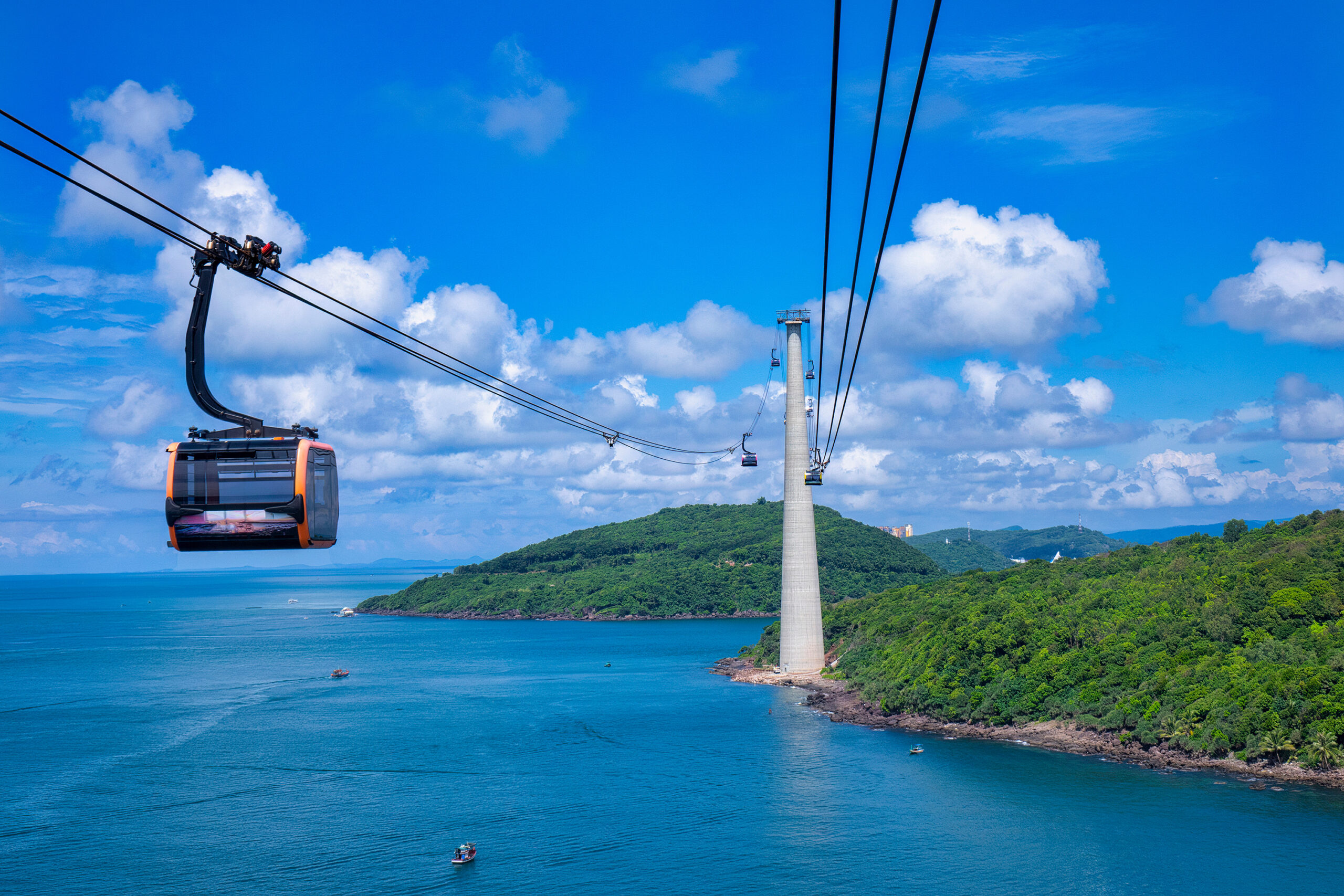 Hon Thom cable car system is 7,899m long, with the highest pillar 174m – the world’s longest three-wire cable car system across the sea – connecting Phu Quoc with Hon Thom island, Kien Giang, Vietnam
